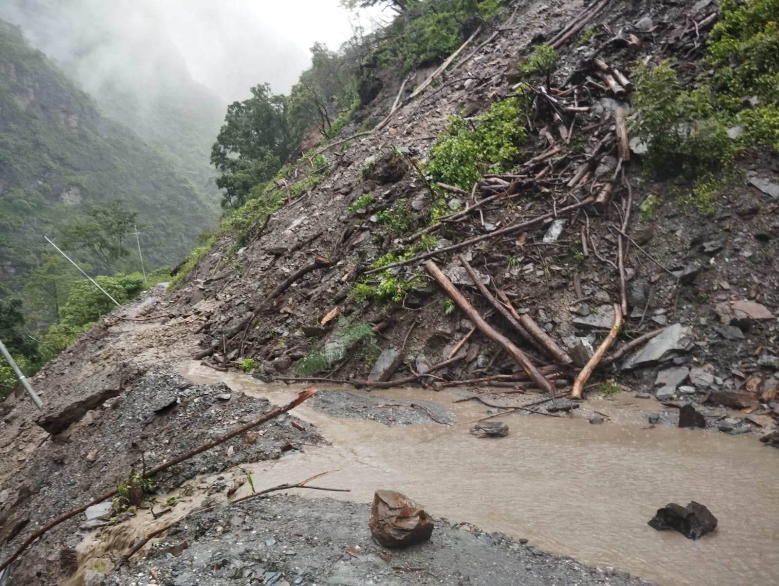 Beni Jomsome road aabaurda.jpg